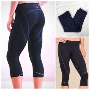Athleta Quick Step Capri Black/Purple Size Small